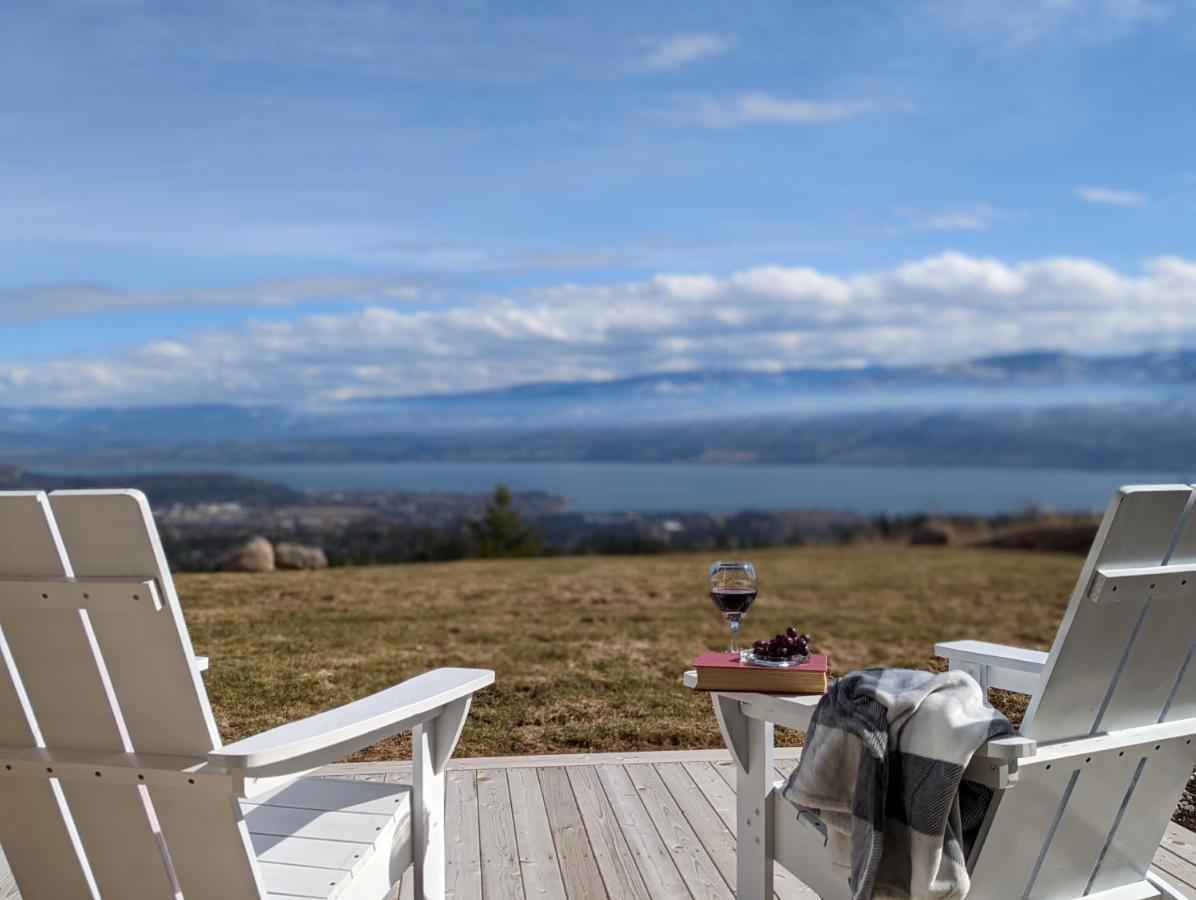 Autumn Lane B&B, Farmhouse Elegance & Stunning Lakeviews West Kelowna Ngoại thất bức ảnh
