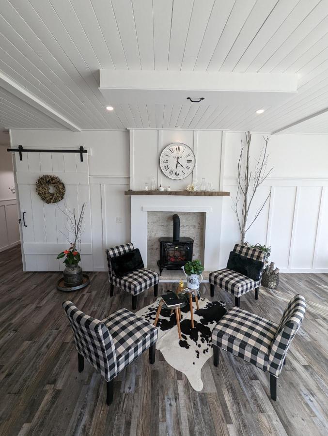 Autumn Lane B&B, Farmhouse Elegance & Stunning Lakeviews West Kelowna Ngoại thất bức ảnh