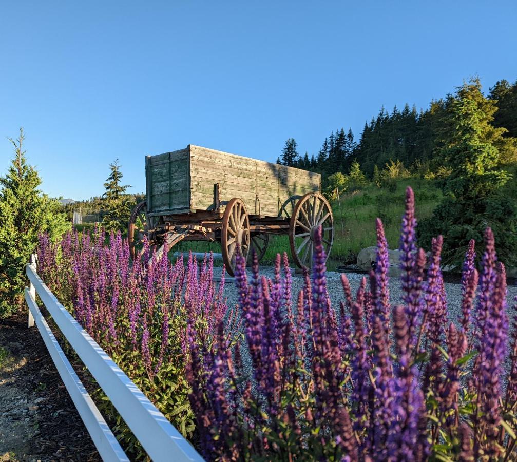 Autumn Lane B&B, Farmhouse Elegance & Stunning Lakeviews West Kelowna Ngoại thất bức ảnh
