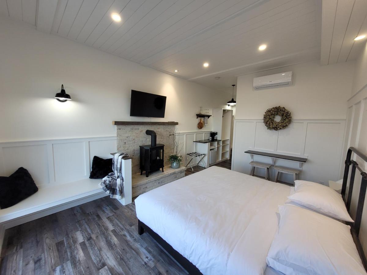 Autumn Lane B&B, Farmhouse Elegance & Stunning Lakeviews West Kelowna Ngoại thất bức ảnh