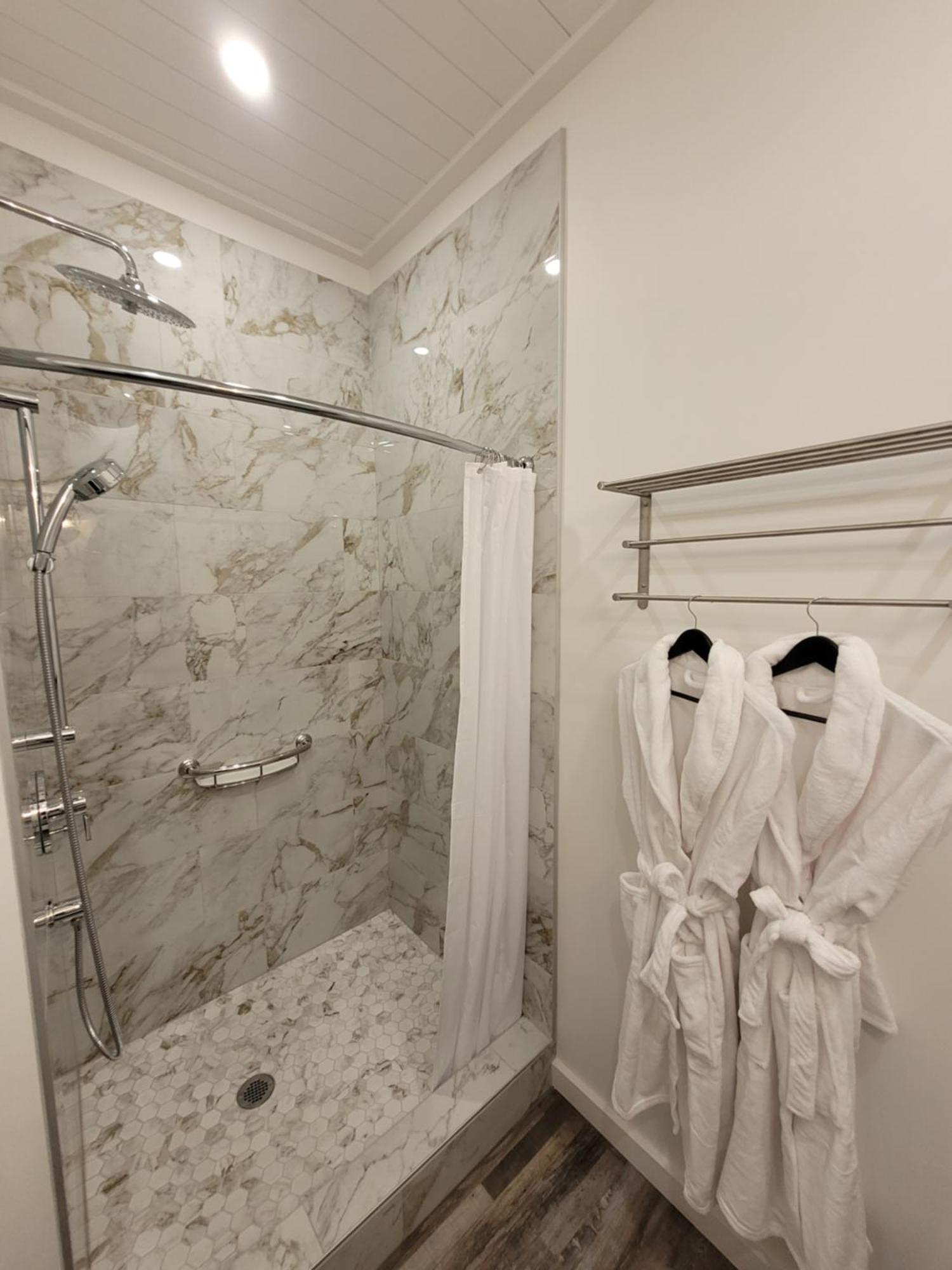 Autumn Lane B&B, Farmhouse Elegance & Stunning Lakeviews West Kelowna Ngoại thất bức ảnh