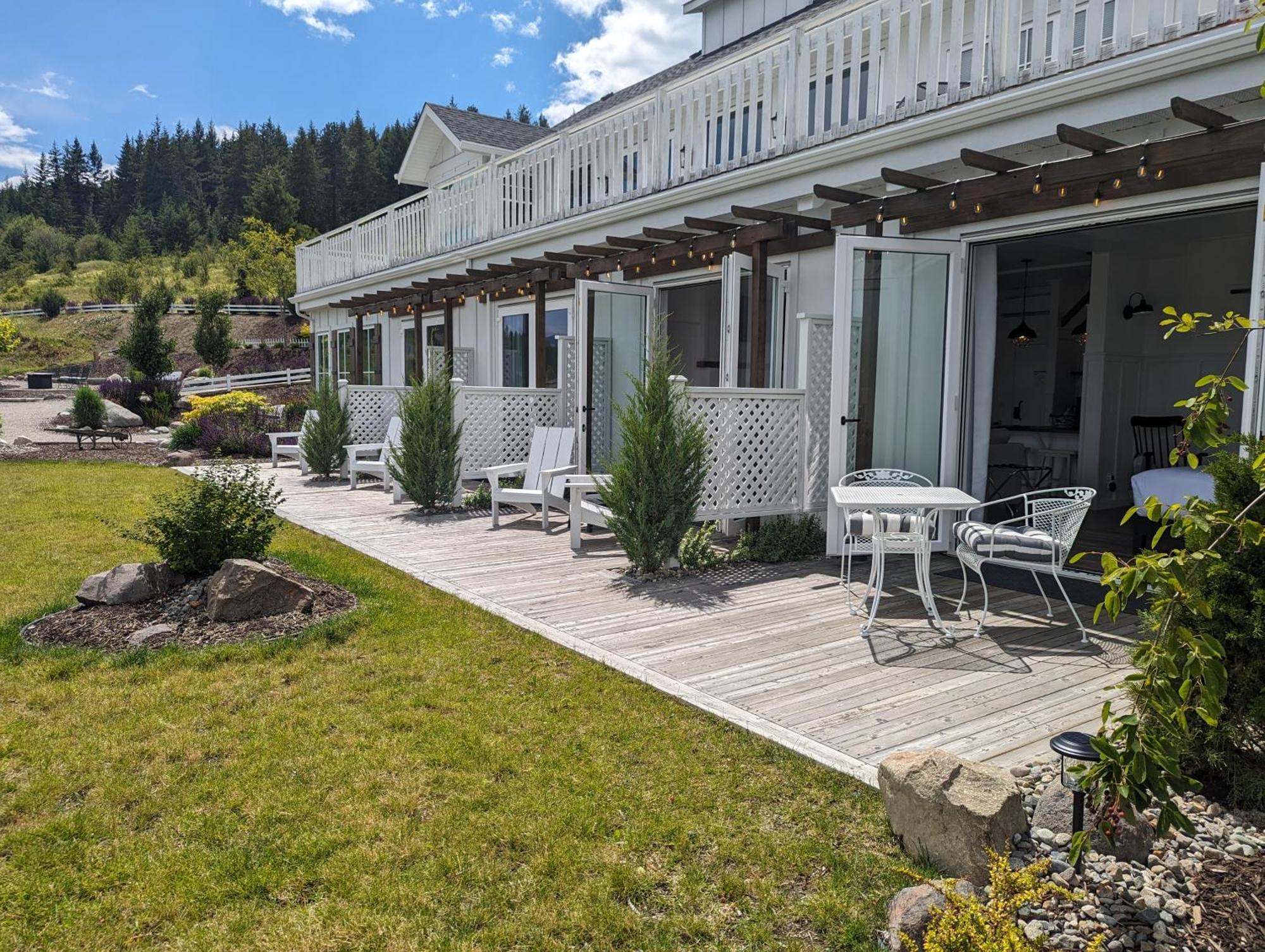 Autumn Lane B&B, Farmhouse Elegance & Stunning Lakeviews West Kelowna Ngoại thất bức ảnh