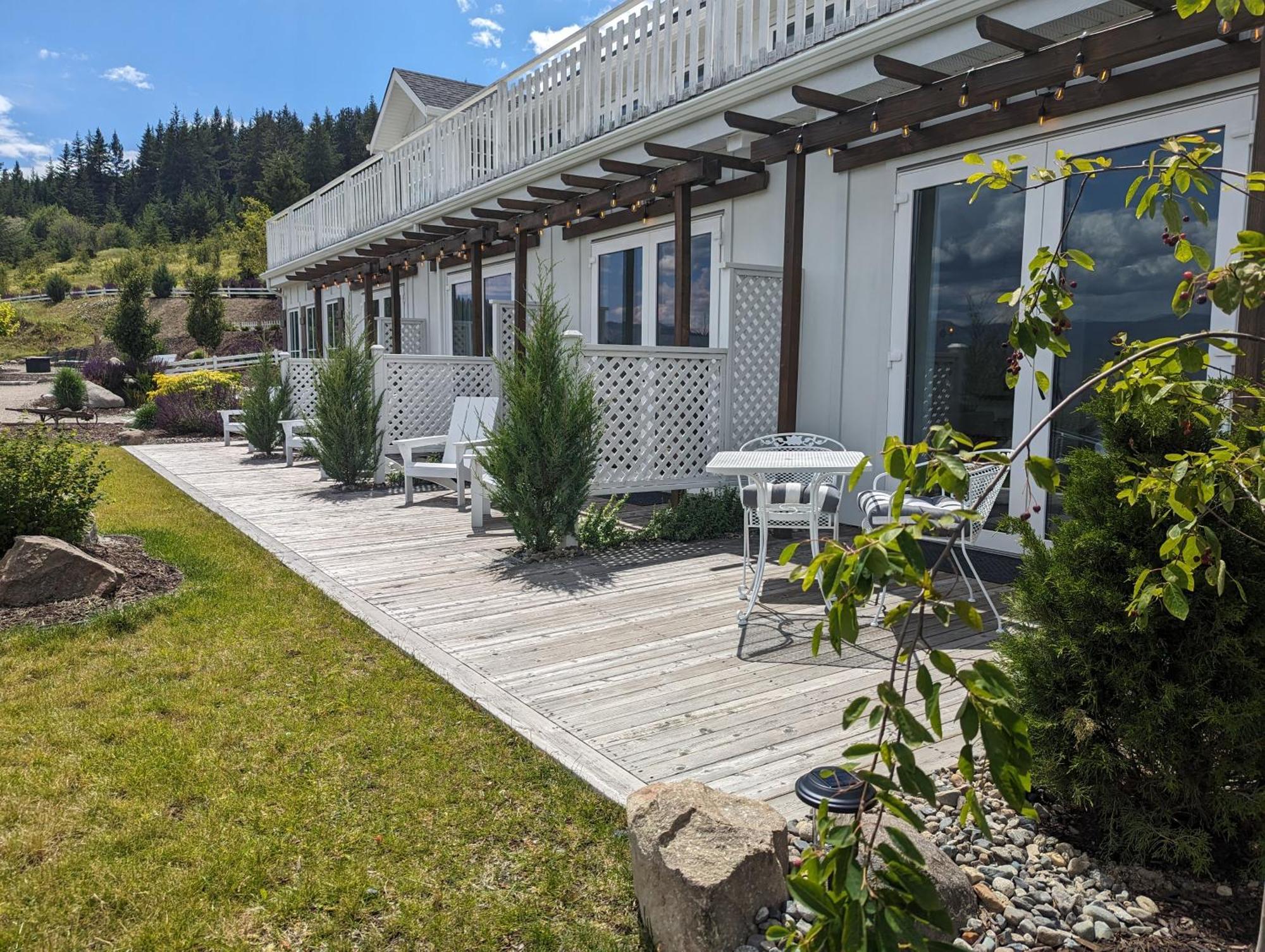 Autumn Lane B&B, Farmhouse Elegance & Stunning Lakeviews West Kelowna Ngoại thất bức ảnh