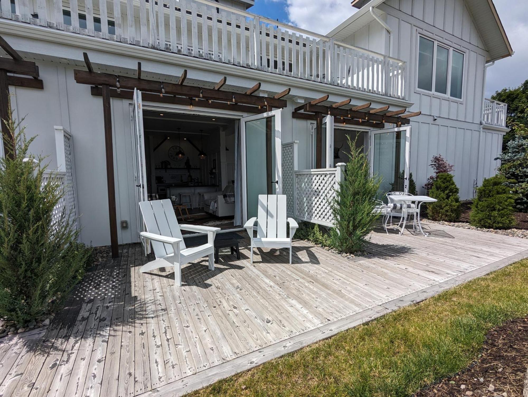 Autumn Lane B&B, Farmhouse Elegance & Stunning Lakeviews West Kelowna Ngoại thất bức ảnh