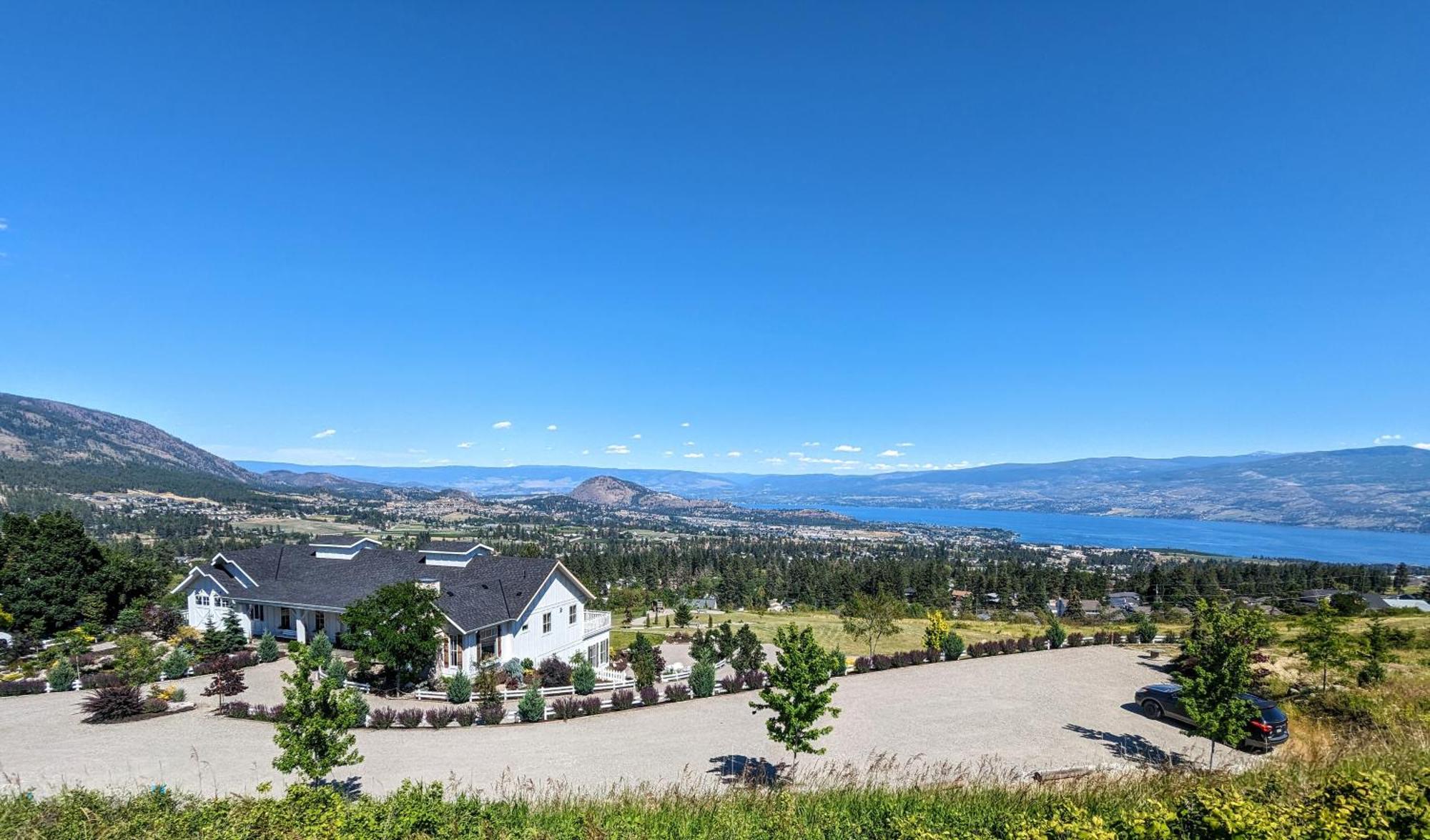 Autumn Lane B&B, Farmhouse Elegance & Stunning Lakeviews West Kelowna Ngoại thất bức ảnh