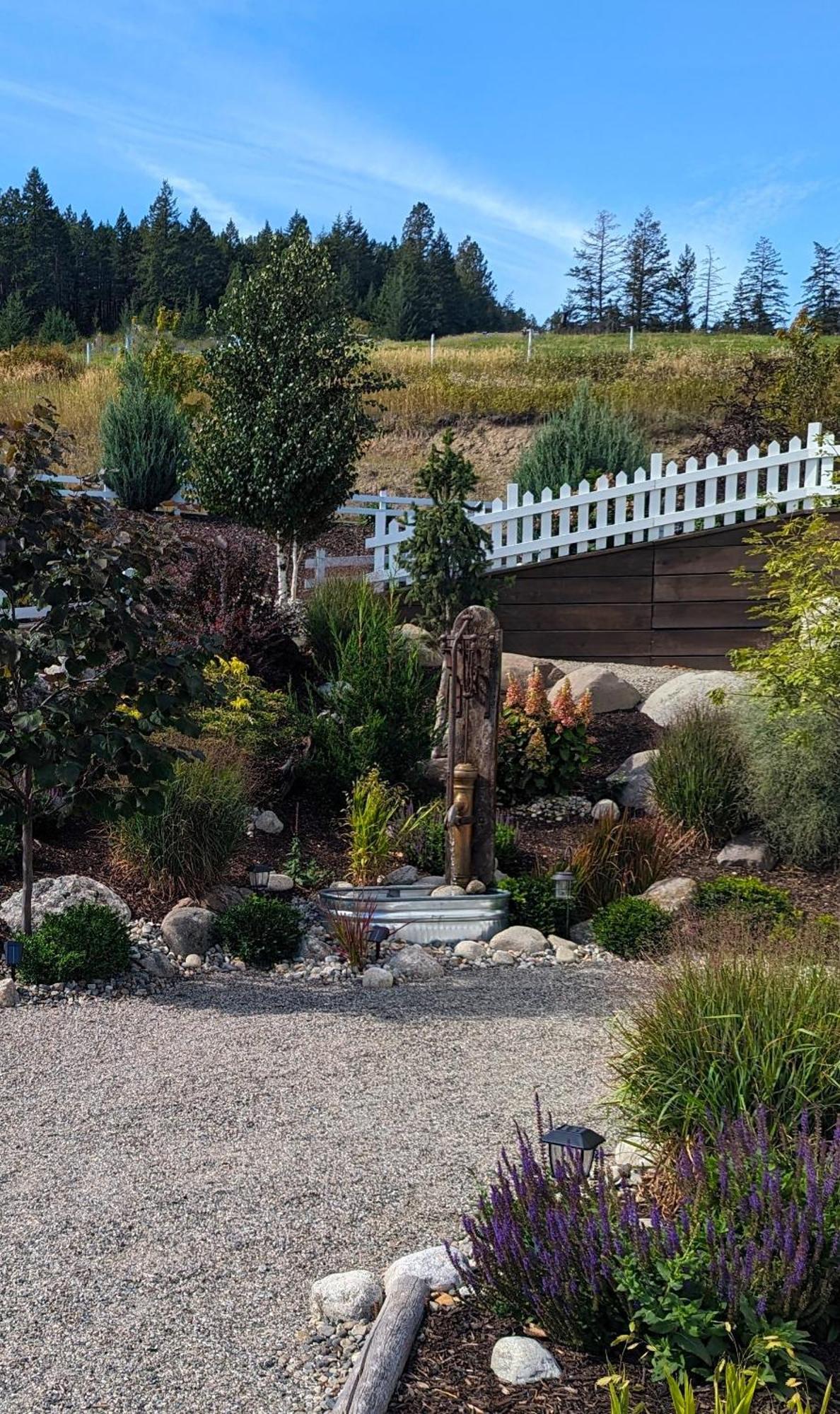 Autumn Lane B&B, Farmhouse Elegance & Stunning Lakeviews West Kelowna Ngoại thất bức ảnh